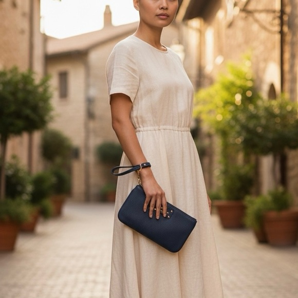 Kate Spade leather zippered Chrissy wristlet navy NWT - Picture 8 of 8